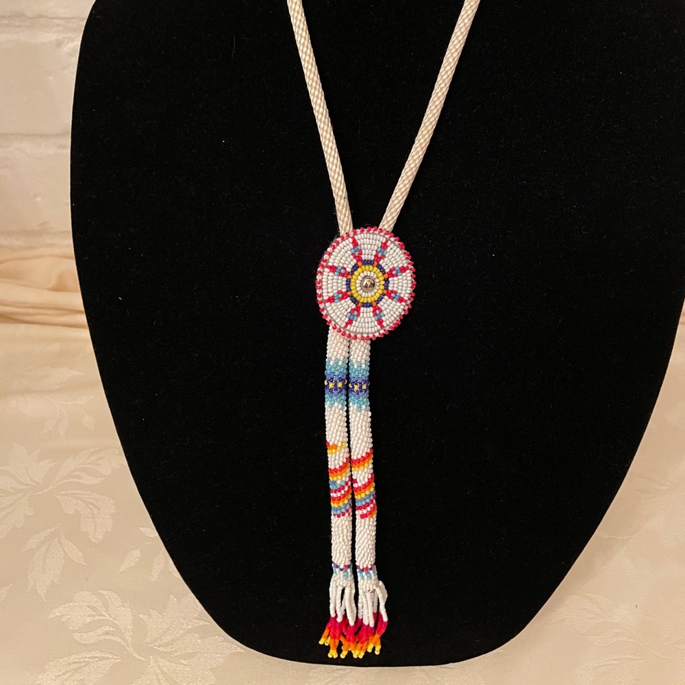 Vintage Native American Beaded Bolo Tie, beautiful (mlb)
